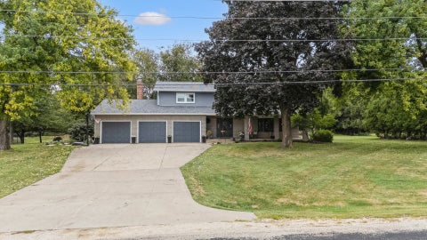 Tiny photo for 4200 Tanglewood Road, Bettendorf, IA 52722 (MLS # 12760455)