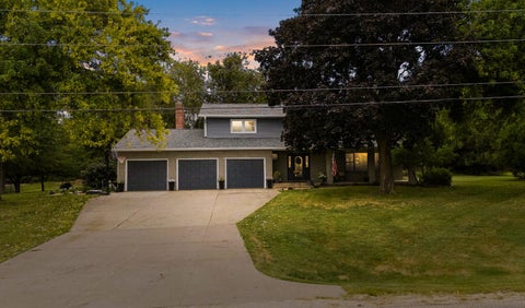 Tiny photo for 4200 Tanglewood Road, Bettendorf, IA 52722 (MLS # 12760455)