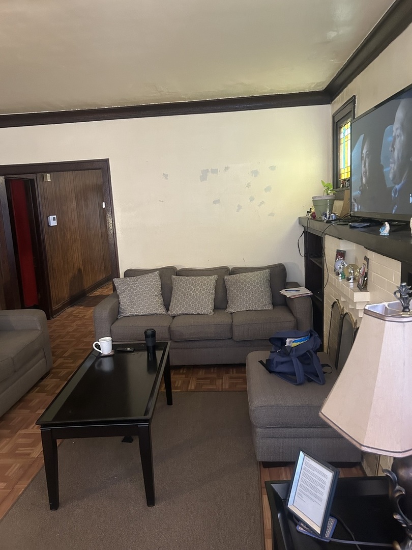 6537 S Francisco Avenue