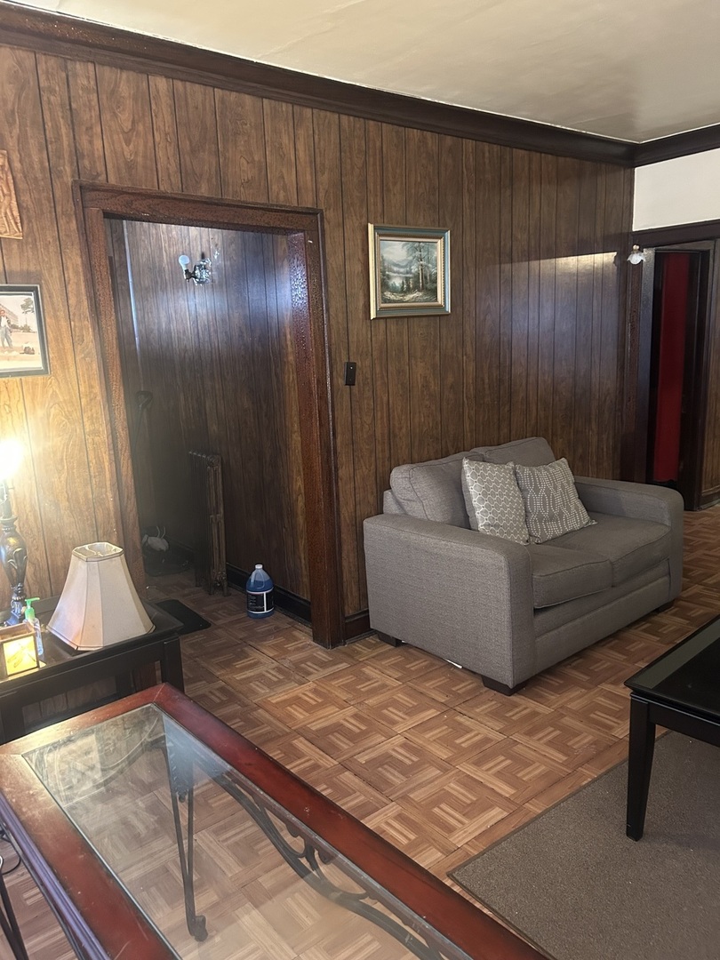 6537 S Francisco Avenue