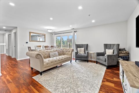 Tiny photo for 714 W 63rd Street #202, Westmont, IL 60559 (MLS # 12489939)