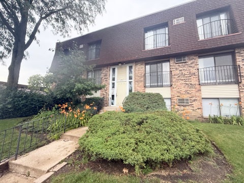 Photo of 200 S Waters Edge Drive #202, Glendale Heights, IL 60139 (MLS # 12695164)