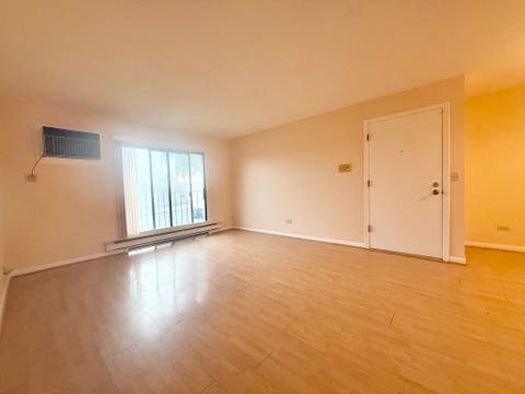 Tiny photo for 200 S Waters Edge Drive #202, Glendale Heights, IL 60139 (MLS # 12695164)