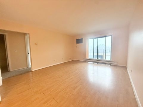 Tiny photo for 200 S Waters Edge Drive #202, Glendale Heights, IL 60139 (MLS # 12695164)