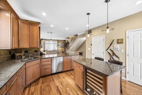 Tiny photo for 420 Pennsylvania Way, Oak Park, IL 60302 (MLS # 12578895)