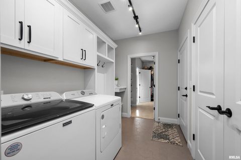 Tiny photo for 4345 PRESTWICK Court, Bettendorf, IA 52722 (MLS # QC4269093)