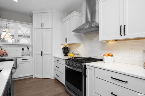 Tiny photo for 4345 PRESTWICK Court, Bettendorf, IA 52722 (MLS # QC4269093)