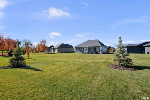 Tiny photo for 4345 PRESTWICK Court, Bettendorf, IA 52722 (MLS # QC4269093)