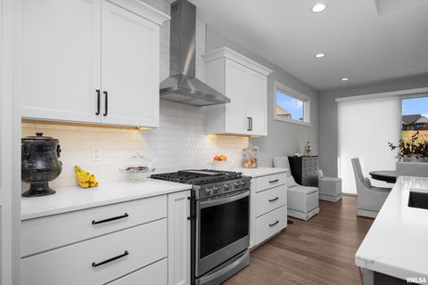 Tiny photo for 4345 PRESTWICK Court, Bettendorf, IA 52722 (MLS # QC4269093)