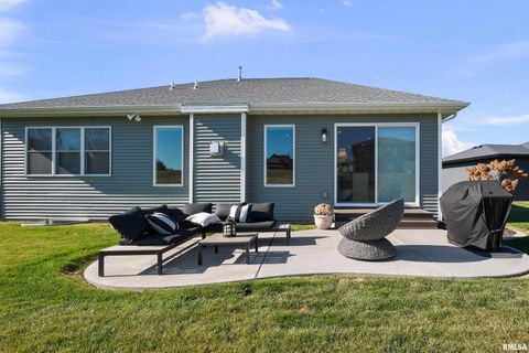 Tiny photo for 4345 PRESTWICK Court, Bettendorf, IA 52722 (MLS # QC4269093)