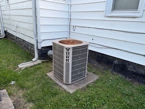 Tiny photo for 1614 Pine Street, Murphysboro, IL 62966 (MLS # 12643044)