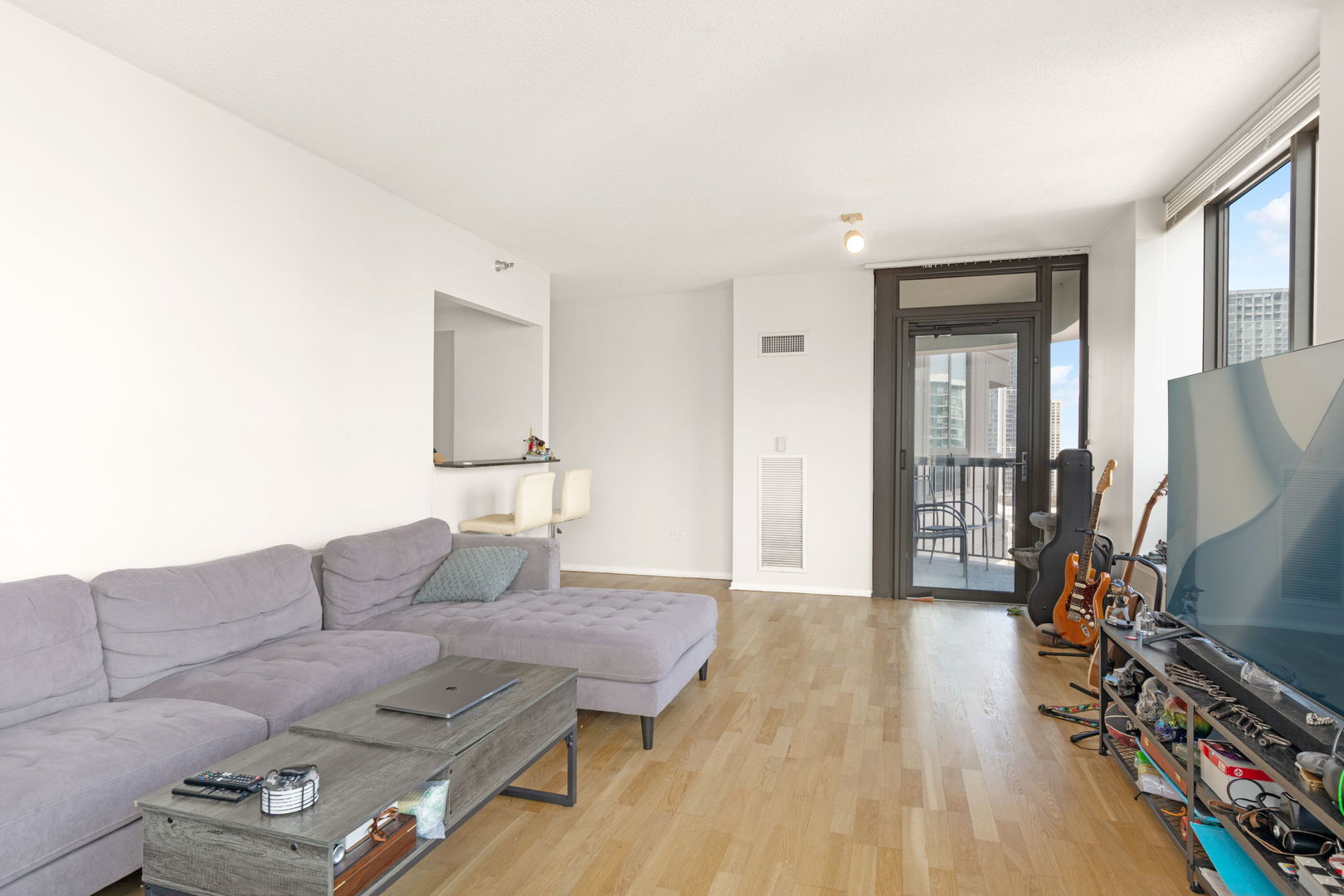 400 N La Salle Drive 2001