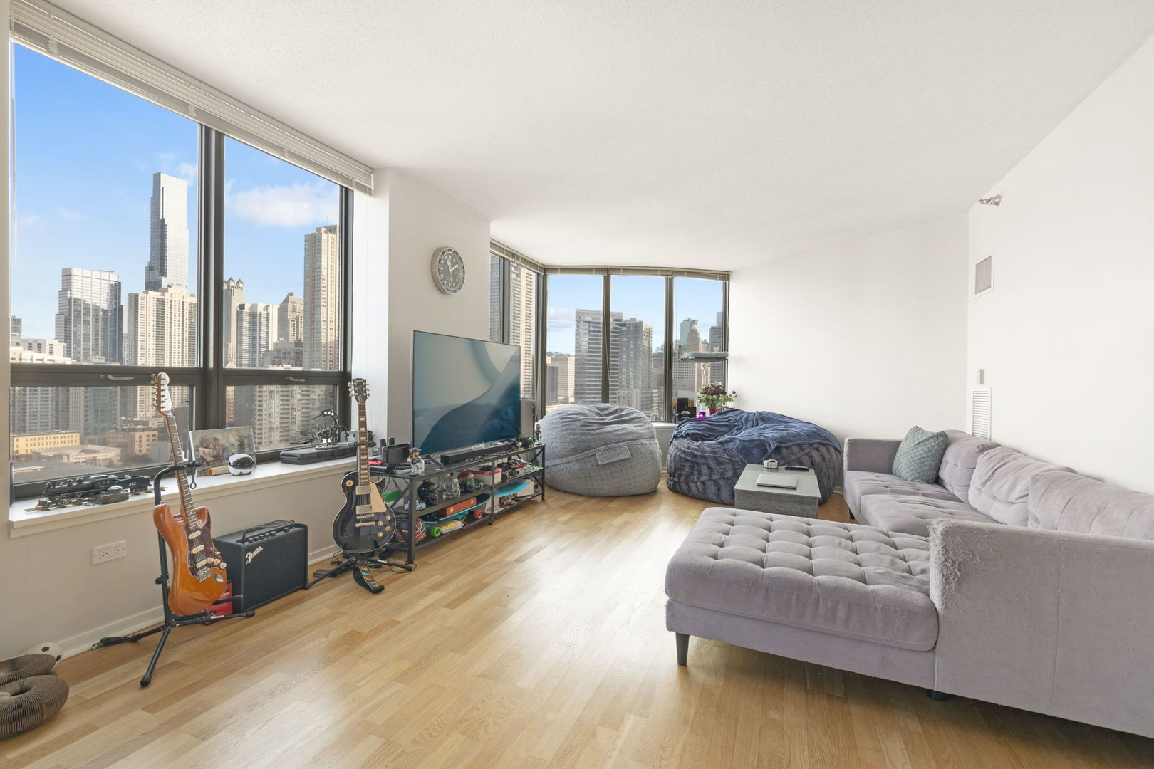 400 N La Salle Drive 2001