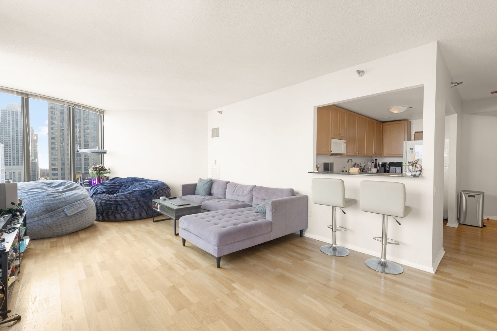 400 N La Salle Drive 2001