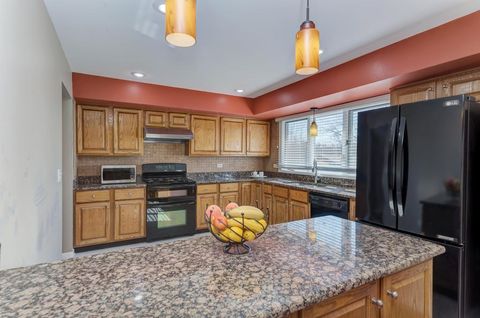 Tiny photo for 182 Lockwood Lane, Bloomingdale, IL 60108 (MLS # 12598404)