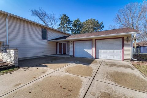 Tiny photo for 182 Lockwood Lane, Bloomingdale, IL 60108 (MLS # 12598404)