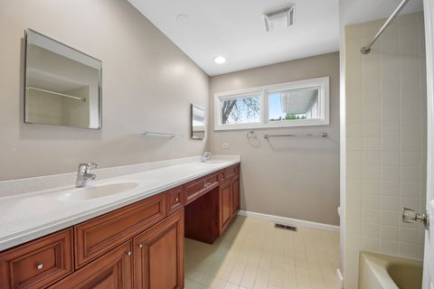 Tiny photo for 1152 Terre Drive, Libertyville, IL 60048 (MLS # 12676640)