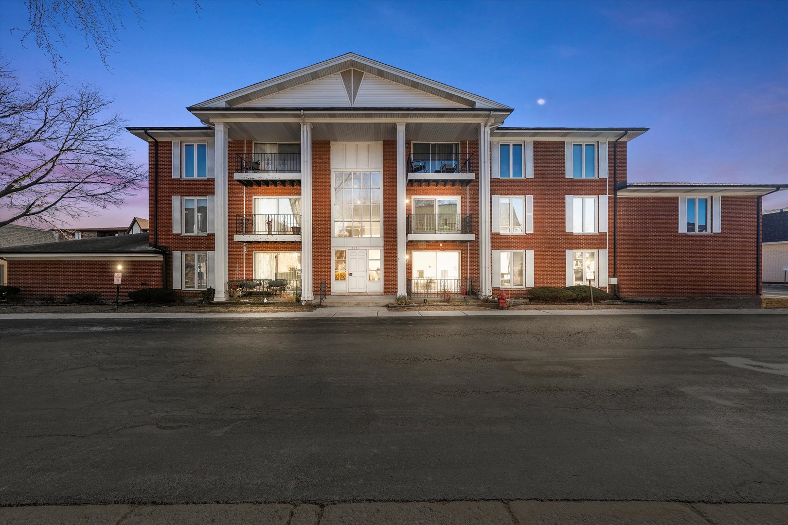 5721 CIRCLE Drive 304