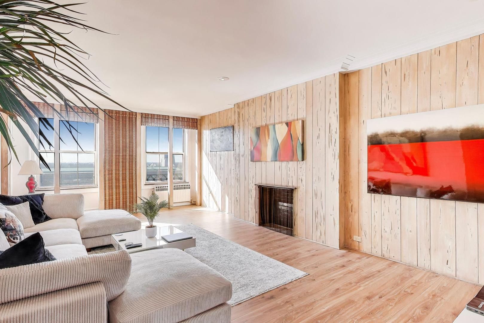 5555 S Everett Avenue E10