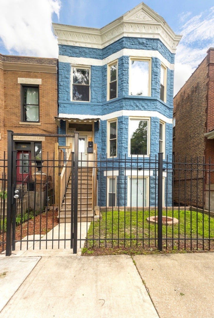 1913 S Troy Street