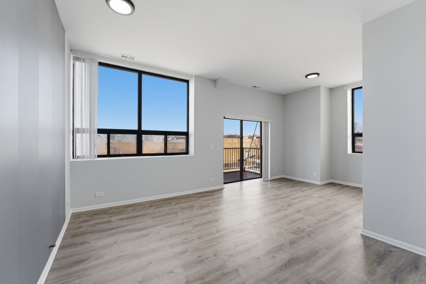 2451 W Howard Street 512