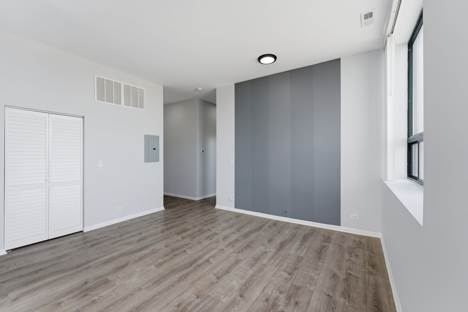 2451 W Howard Street 512