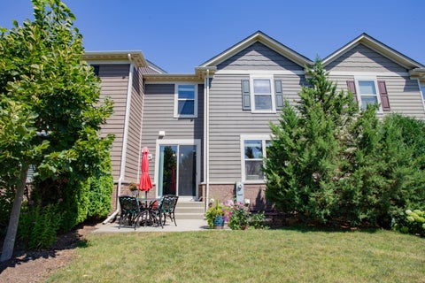 Tiny photo for 246 Belmont Drive, Lincolnshire, IL 60069 (MLS # 12718942)