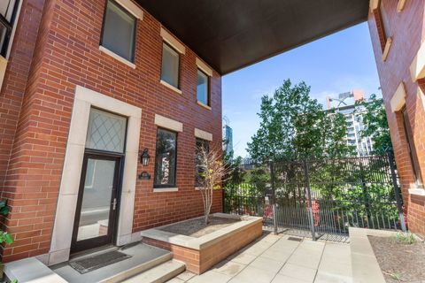 660 W Fulton Street E Chicago IL 60661