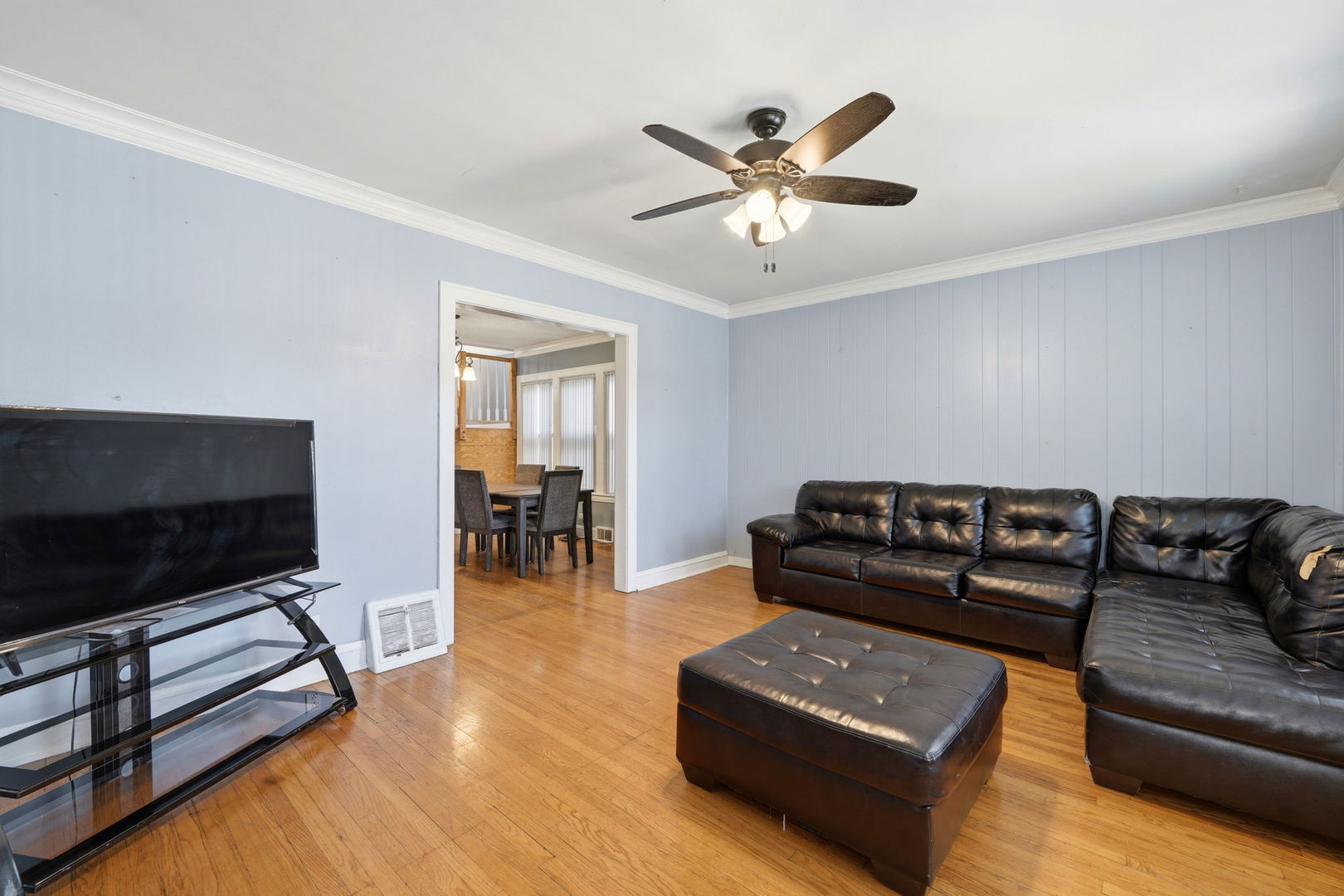 3135 N Kilbourn Avenue