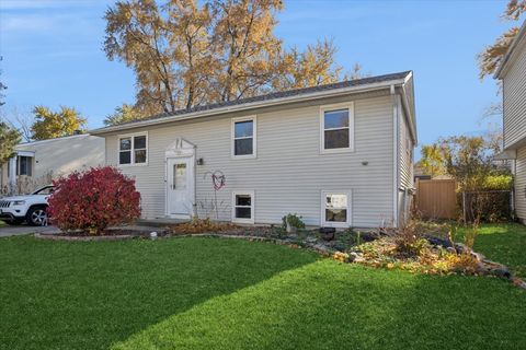 Tiny photo for 421 E Altgeld Avenue, Glendale Heights, IL 60139 (MLS # 12526043)