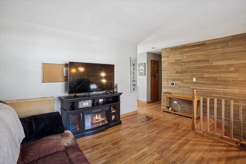 Tiny photo for 421 E Altgeld Avenue, Glendale Heights, IL 60139 (MLS # 12526043)