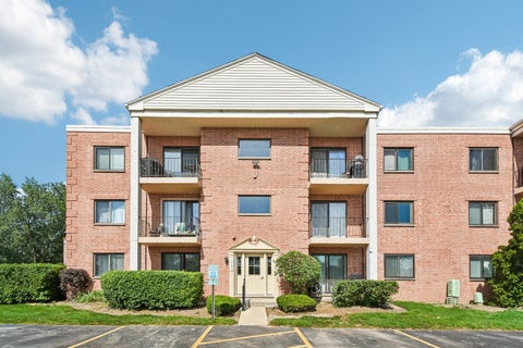 Photo of 5403 Chateau Drive #4, Rolling Meadows, IL 60008 (MLS # 12691498)