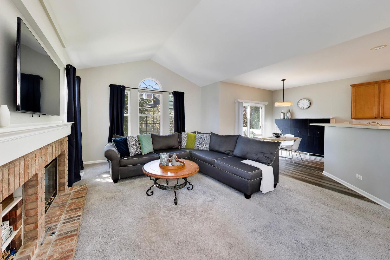 612 N Hidden Prairie Court