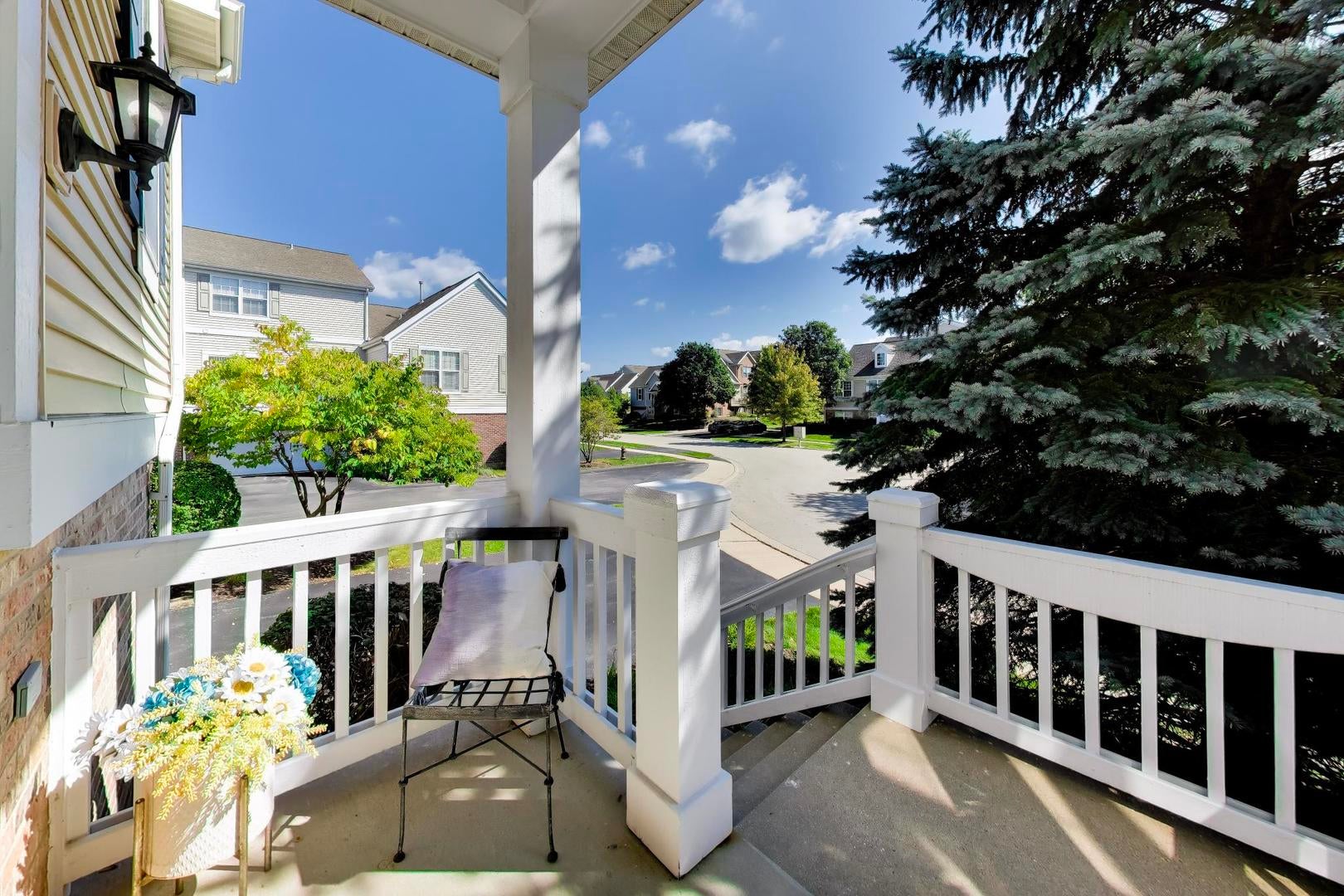 612 N Hidden Prairie Court