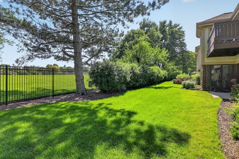 Tiny photo for 863 E Coach Road #1, Palatine, IL 60074 (MLS # 12698192)