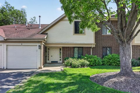 Photo of 863 E Coach Road #1, Palatine, IL 60074 (MLS # 12698192)