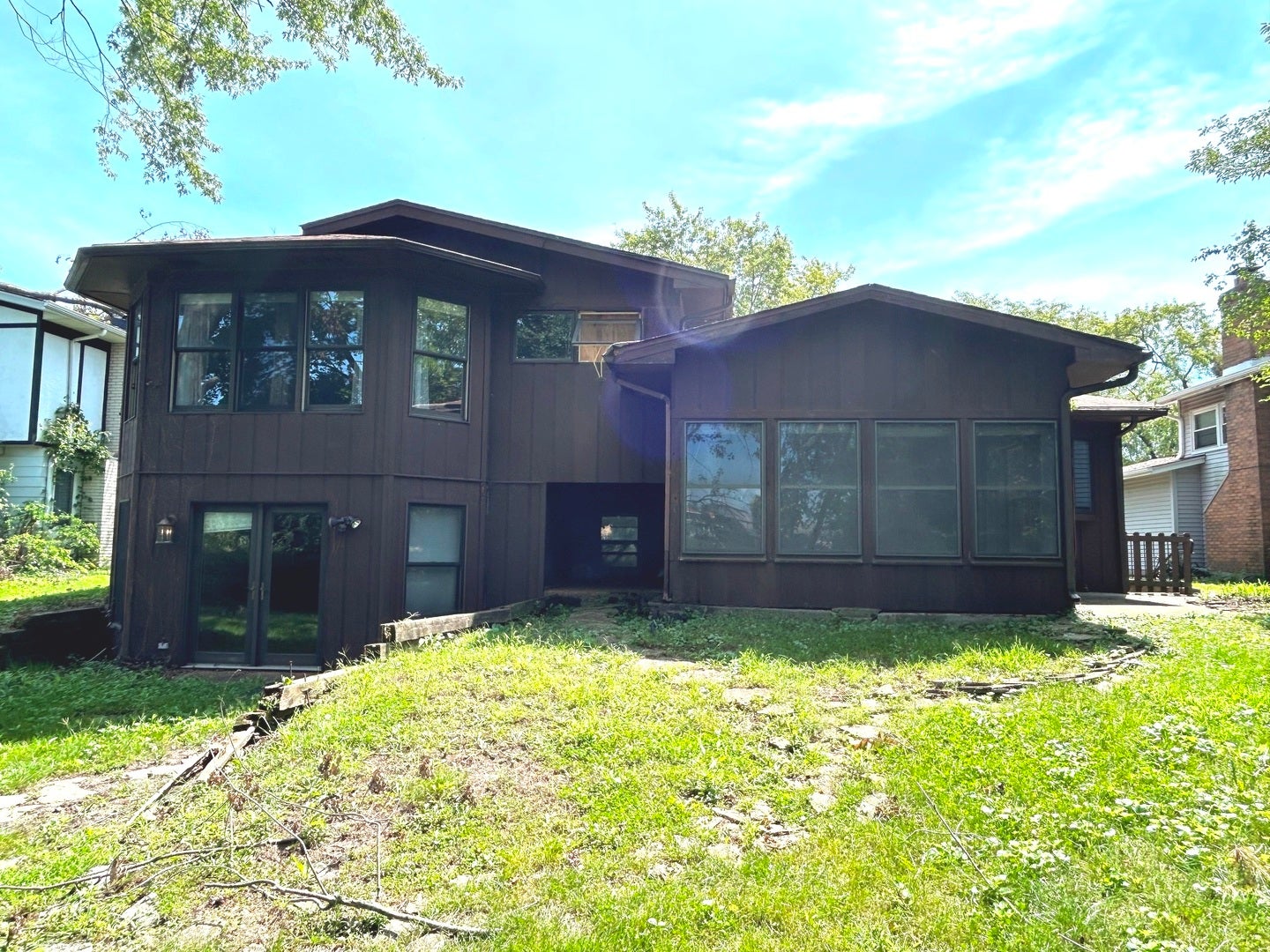 22460 Lakeshore Drive