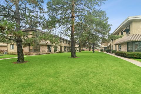 Tiny photo for 934 N Wheeling Road, Mount Prospect, IL 60056 (MLS # 12625444)