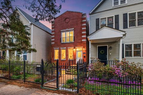 Photo of 2641 N Marshfield Avenue, Chicago, IL 60614 (MLS # 12621639)