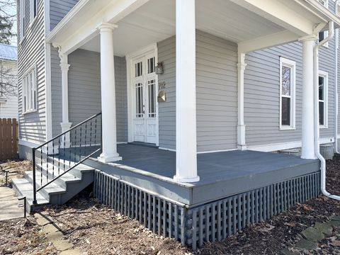 Tiny photo for 712 N Roosevelt Street, Bloomington, IL 61701 (MLS # 12588048)