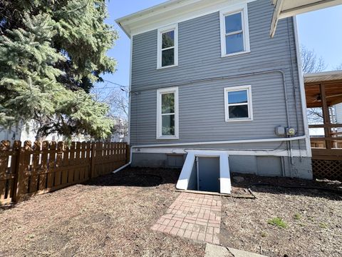 Tiny photo for 712 N Roosevelt Street, Bloomington, IL 61701 (MLS # 12588048)