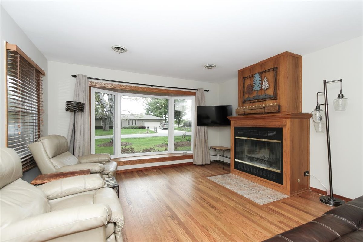 39W609 Lori Lane