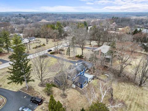 Tiny photo for 27052 W Lakeview Drive S, Lake Barrington, IL 60084 (MLS # 12603374)