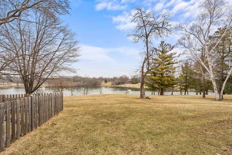 Tiny photo for 27052 W Lakeview Drive S, Lake Barrington, IL 60084 (MLS # 12603374)