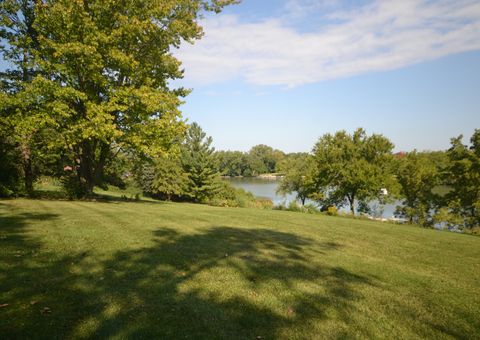 Tiny photo for 27052 W Lakeview Drive S, Lake Barrington, IL 60084 (MLS # 12603374)