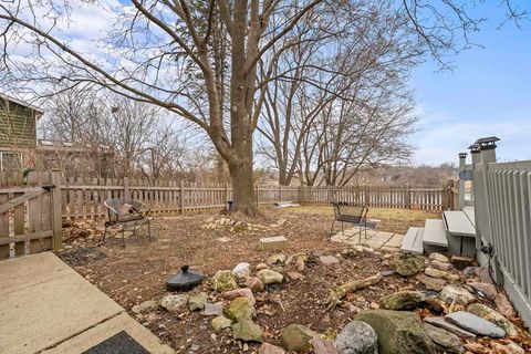 Tiny photo for 27052 W Lakeview Drive S, Lake Barrington, IL 60084 (MLS # 12603374)