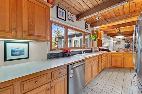 Tiny photo for 27052 W Lakeview Drive S, Lake Barrington, IL 60084 (MLS # 12603374)