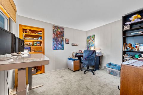 Tiny photo for 27052 W Lakeview Drive S, Lake Barrington, IL 60084 (MLS # 12603374)