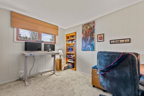 Tiny photo for 27052 W Lakeview Drive S, Lake Barrington, IL 60084 (MLS # 12603374)