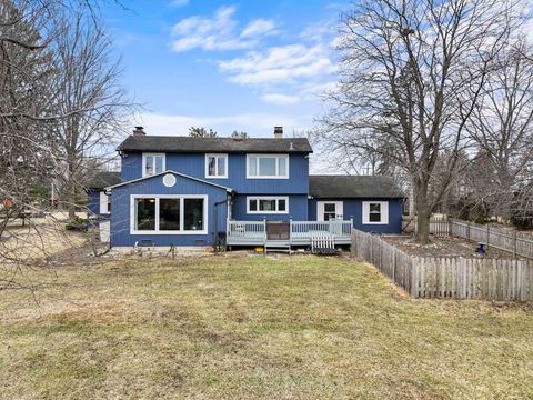 Tiny photo for 27052 W Lakeview Drive S, Lake Barrington, IL 60084 (MLS # 12603374)